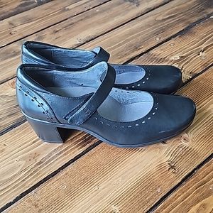 Brand new Abeo Mary Jane heels Size 11